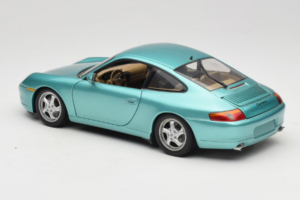 Porsche 911 996 Green Metallic UT Models 1:18 27901 Kov – obrázek 7 z 8