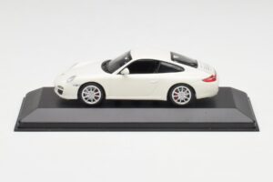 Porsche 911 997 Carrera 4S Carrara Bílý Minichamps 1:43 403066431 Kov