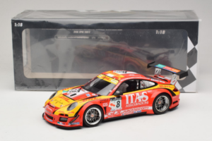 Porsche 911 997 GT3 R #8 De Lorenzi Racing De Lorenzi 24 Hours of Spa 2011 Minichamps 1:18 151118918 Kov – obrázek 6 z 6