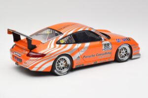Porsche 911 997 GT3 R #88 Porsche Consulting 2005 AUTOart 1:18 77821 Kov – obrázek 3 z 8