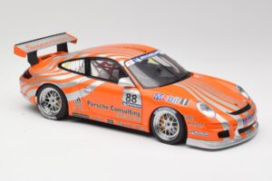 Porsche 911 997 GT3 R #88 Porsche Consulting 2005 AUTOart 1:18 77821 Kov – obrázek 6 z 8