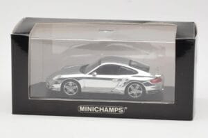 Porsche 911 997 Turbo Chrome Silver Minichamps 1:43 WAP02060816-R Kov – obrázek 5 z 5