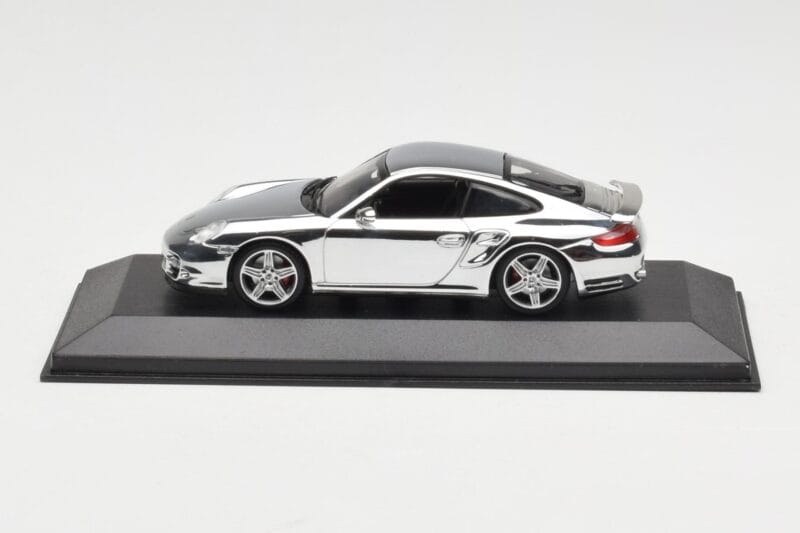 Porsche 911 997 Turbo Chrome Silver Minichamps 1:43 WAP02060816-R Kov