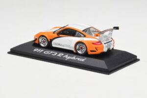 Porsche 911 GT3 R Hybrid 997.2 Presentation White Orange Minichamps 1:43 WAP0201170B Kov – obrázek 3 z 4