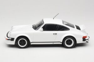 Porsche 911 SC GT Race Version IXO 1:18 18CMC007 Kov – obrázek 3 z 6