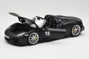 Porsche 918 Spyder Weissach Package Matt Black Minichamps 1:18 110062444 Kov – obrázek 2 z 8