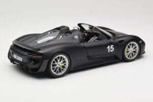 Porsche 918 Spyder Weissach Package Matt Black Minichamps 1:18 110062444 Kov – obrázek 3 z 8