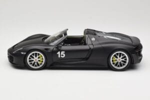 Porsche 918 Spyder Weissach Package Matt Black Minichamps 1:18 110062444 Kov – obrázek 4 z 8