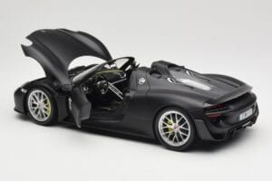 Porsche 918 Spyder Weissach Package Matt Black Minichamps 1:18 110062444 Kov – obrázek 5 z 8