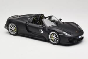 Porsche 918 Spyder Weissach Package Matt Black Minichamps 1:18 110062444 Kov – obrázek 6 z 8
