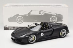 Porsche 918 Spyder Weissach Package Matt Black Minichamps 1:18 110062444 Kov – obrázek 8 z 8