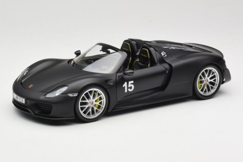 Porsche 918 Spyder Weissach Package Matt Black Minichamps 1:18 110062444 Kov