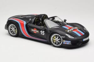 Porsche 918 Spyder Weissach Package Matt Black With Martini Stripes Minichamps 1:18 110062445 Kov – obrázek 6 z 8