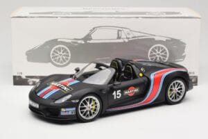 Porsche 918 Spyder Weissach Package Matt Black With Martini Stripes Minichamps 1:18 110062445 Kov – obrázek 8 z 8