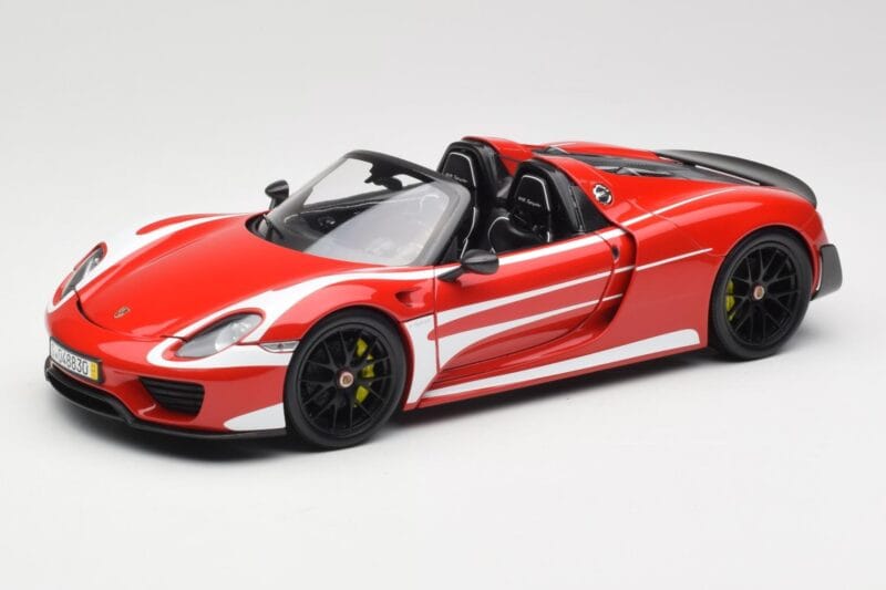 Porsche 918 Spyder Weissach Package Červený & Bílé Pruhy Minichamps 1:18 110062442 Kov