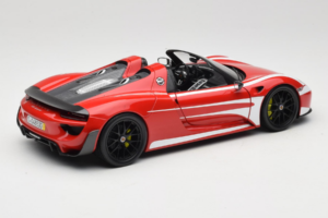 Porsche 918 Spyder Weissach Package Červeno-Bílé Pruhy Minichamps 1:18 110062442-O1 Kov – obrázek 3 z 8