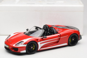 Porsche 918 Spyder Weissach Package Červeno-Bílé Pruhy Minichamps 1:18 110062442-O1 Kov – obrázek 8 z 8
