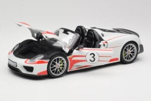 Porsche 918 Spyder Weissach Package Salzburg Minichamps 1:18 110062441 Kov – obrázek 2 z 8