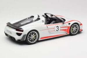 Porsche 918 Spyder Weissach Package Salzburg Minichamps 1:18 110062441 Kov – obrázek 3 z 8
