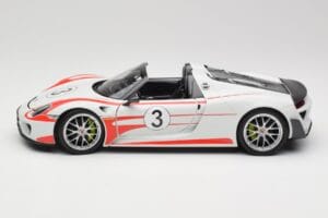 Porsche 918 Spyder Weissach Package Salzburg Minichamps 1:18 110062441 Kov – obrázek 4 z 8