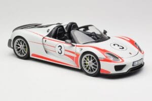 Porsche 918 Spyder Weissach Package Salzburg Minichamps 1:18 110062441 Kov – obrázek 6 z 8
