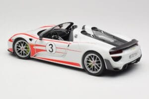 Porsche 918 Spyder Weissach Package Salzburg Minichamps 1:18 110062441 Kov – obrázek 7 z 8