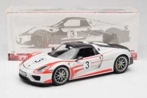 Porsche 918 Spyder Weissach Package Salzburg Minichamps 1:18 110062441 Kov – obrázek 8 z 8