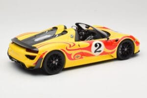 Porsche 918 Spyder Weissach Package Žlutý S Pruhy Minichamps 1:18 110062446 Kov – obrázek 3 z 8