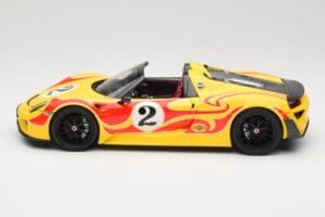 Porsche 918 Spyder Weissach Package Žlutý S Pruhy Minichamps 1:18 110062446 Kov – obrázek 4 z 8