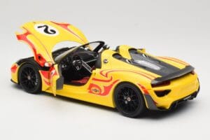 Porsche 918 Spyder Weissach Package Žlutý S Pruhy Minichamps 1:18 110062446 Kov – obrázek 5 z 8