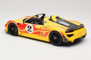 Porsche 918 Spyder Weissach Package Žlutý S Pruhy Minichamps 1:18 110062446 Kov – obrázek 7 z 8
