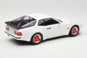 Porsche 924 Carrera GT Bílý & Červené Ráfky MCG 1:18 MCG18303 Kov – obrázek 2 z 6