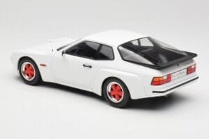 Porsche 924 Carrera GT Bílý & Červené Ráfky MCG 1:18 MCG18303 Kov – obrázek 5 z 6