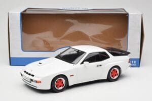 Porsche 924 Carrera GT Bílý & Červené Ráfky MCG 1:18 MCG18303 Kov – obrázek 6 z 6