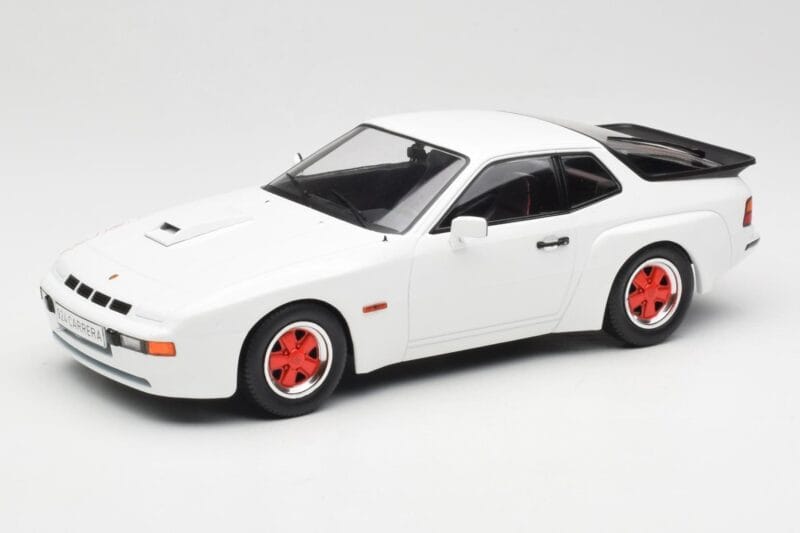Porsche 924 Carrera GT Bílý & Červené Ráfky MCG 1:18 MCG18303 Kov