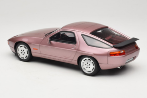 Porsche 928 S Cassis Red Metallic GT Spirit 1:18 GT524 Pryskyřice – obrázek 5 z 6