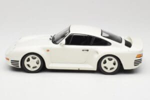 Porsche 959 Grand Prix White Minichamps 1:18 155066202 Kov – obrázek 3 z 6