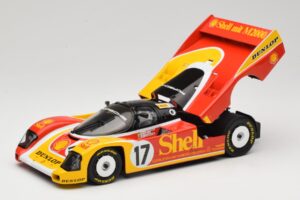 Porsche 962C Group C #17 D. Bell / H-J. Stuck / K. Ludwig 24 Hours of Le Mans 1988 Universal Hobbies 1:18 4704 Kov – obrázek 2 z 8