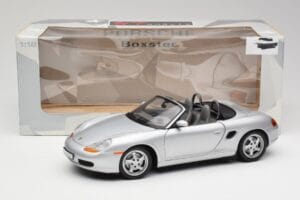 Porsche Boxster 986 Kabriolet Arctic Stříbrný Metalíza UT Models 1:18 27852 Kov – obrázek 8 z 8