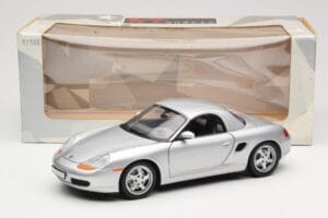Porsche Boxster 986 Hard Top Stříbrný UT Models 1:18 27854 Kov – obrázek 8 z 8