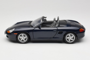 Porsche Boxster 986 S Night Blue UT Models 1:18 WAP021006-R1 Kov – obrázek 4 z 8