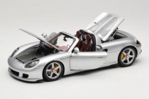 Porsche Carrera GT Silver Metallic Minichamps 1:18 WAP02103014 Kov – obrázek 2 z 8