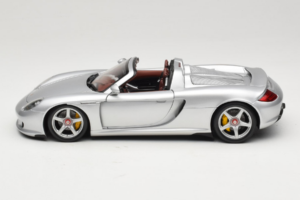 Porsche Carrera GT Silver Metallic Minichamps 1:18 WAP02103014 Kov – obrázek 4 z 8
