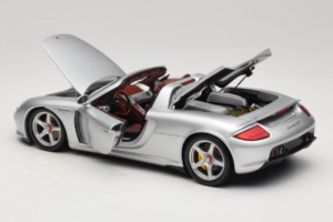 Porsche Carrera GT Silver Metallic Minichamps 1:18 WAP02103014 Kov – obrázek 5 z 8