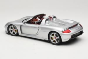Porsche Carrera GT Silver Metallic Minichamps 1:18 WAP02103014 Kov – obrázek 7 z 8