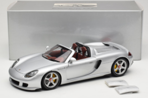 Porsche Carrera GT Silver Metallic Minichamps 1:18 WAP02103014 Kov – obrázek 8 z 8