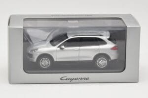 Porsche Cayenne 958 Stříbrný Minichamps 1:43 WAP0200020B Kov – obrázek 4 z 4