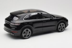 Porsche Cayenne 958 Turbo S Černý Minichamps 1:18 155066070 Kov – obrázek 2 z 6