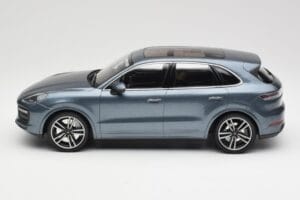 Porsche Cayenne 958 Turbo S Blue Metallic Minichamps 1:18 155066071 Kov – obrázek 3 z 6