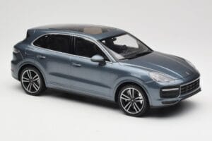 Porsche Cayenne 958 Turbo S Blue Metallic Minichamps 1:18 155066071 Kov – obrázek 4 z 6